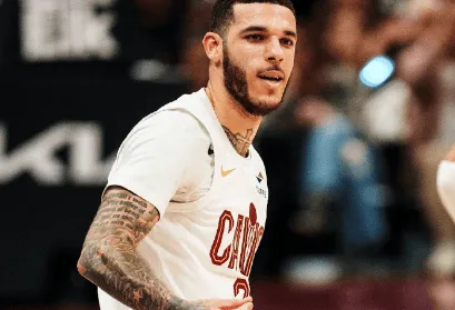 星空体育官网入口-鲍尔全场3投0中，三分2中0没有得分贡献3篮板1助攻1抢断